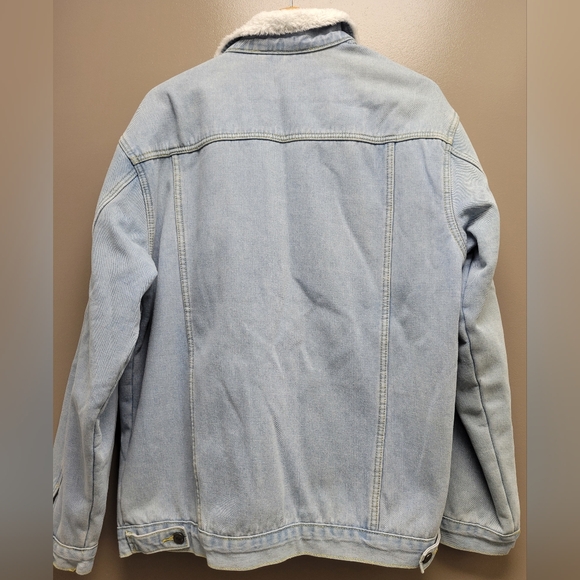 Light wash sherpa lined denim jacket - Picture 3 of 4